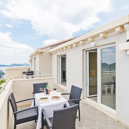 Dadic - Comfort Two Bedroom With Terrace And Sea V...