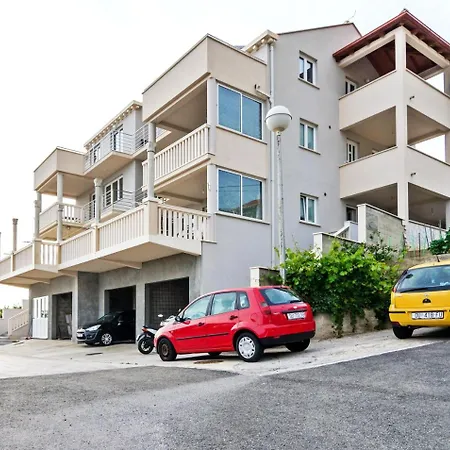 Dadic - Comfort Two Bedroom With Terrace And Sea V... Daire *