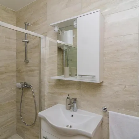 Dadic - Comfort Two Bedroom With Terrace And Sea V... Διαμέρισμα *